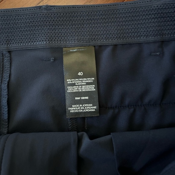 NWT Greg Norman Stretch Golf Shorts
40 Blue Lightweight Easy Care 8.5"
Inseam - Picture 5 of 9